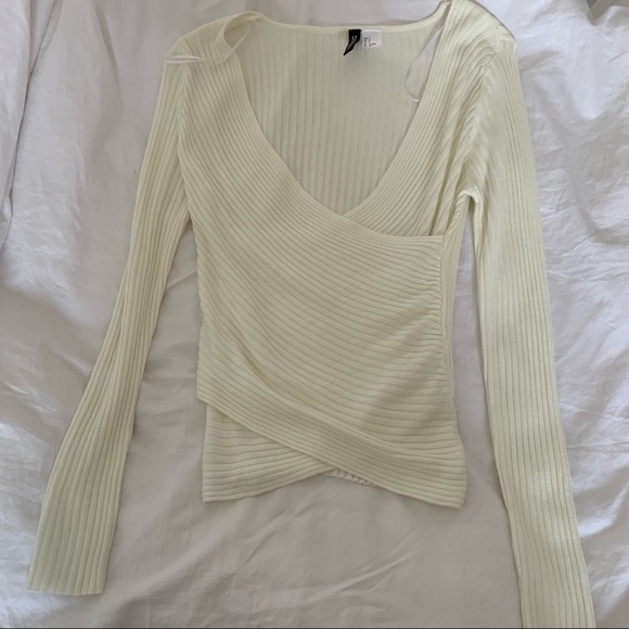2 for $15 H&M off white front wrap sweater - Picture 1 of 5